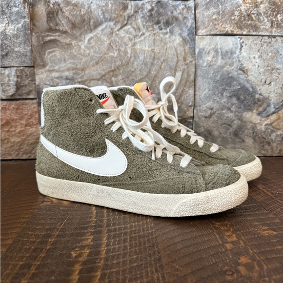Nike Mid ‘77 Blazers - Picture 1 of 4